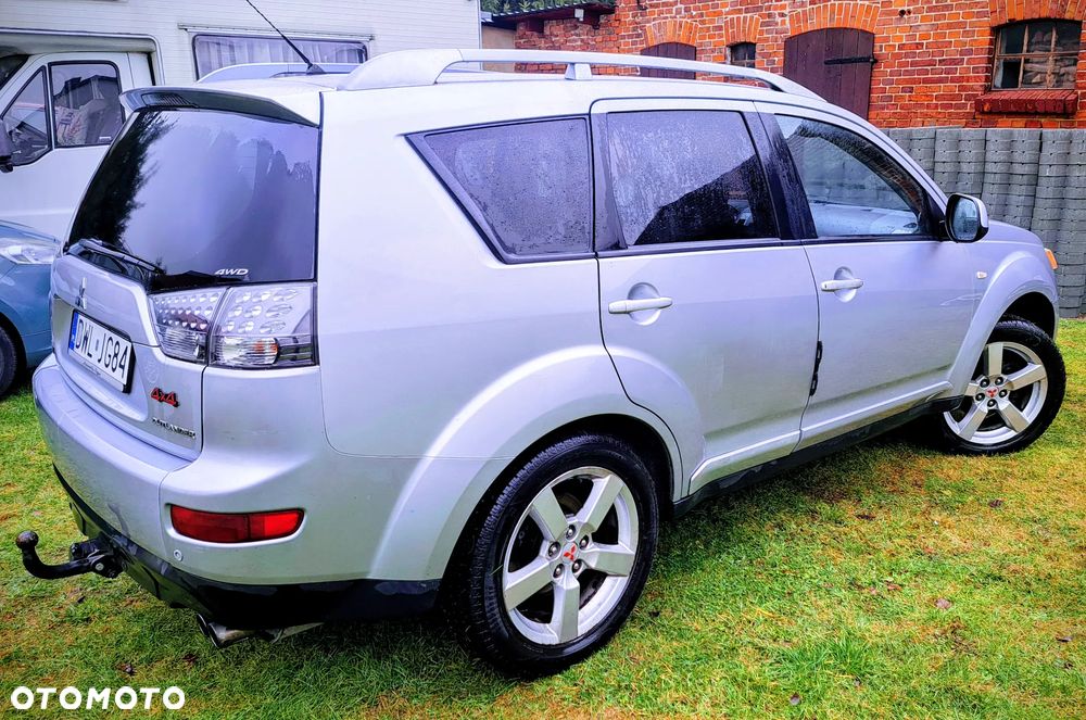 Mitsubishi Outlander 2.0 DID Intense + - 3