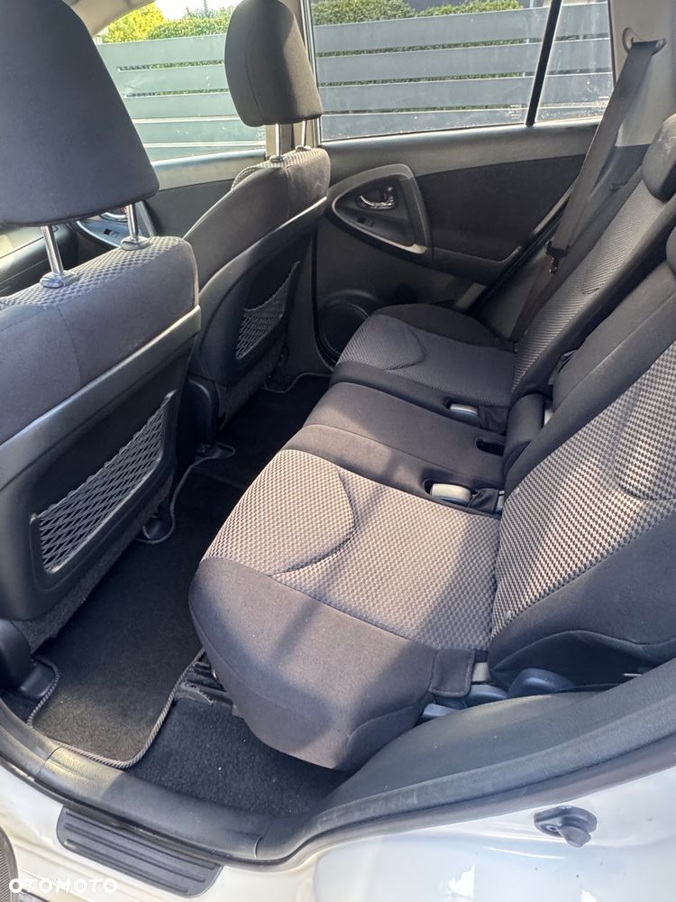 Toyota RAV4 2.2 D-4D Premium - 8