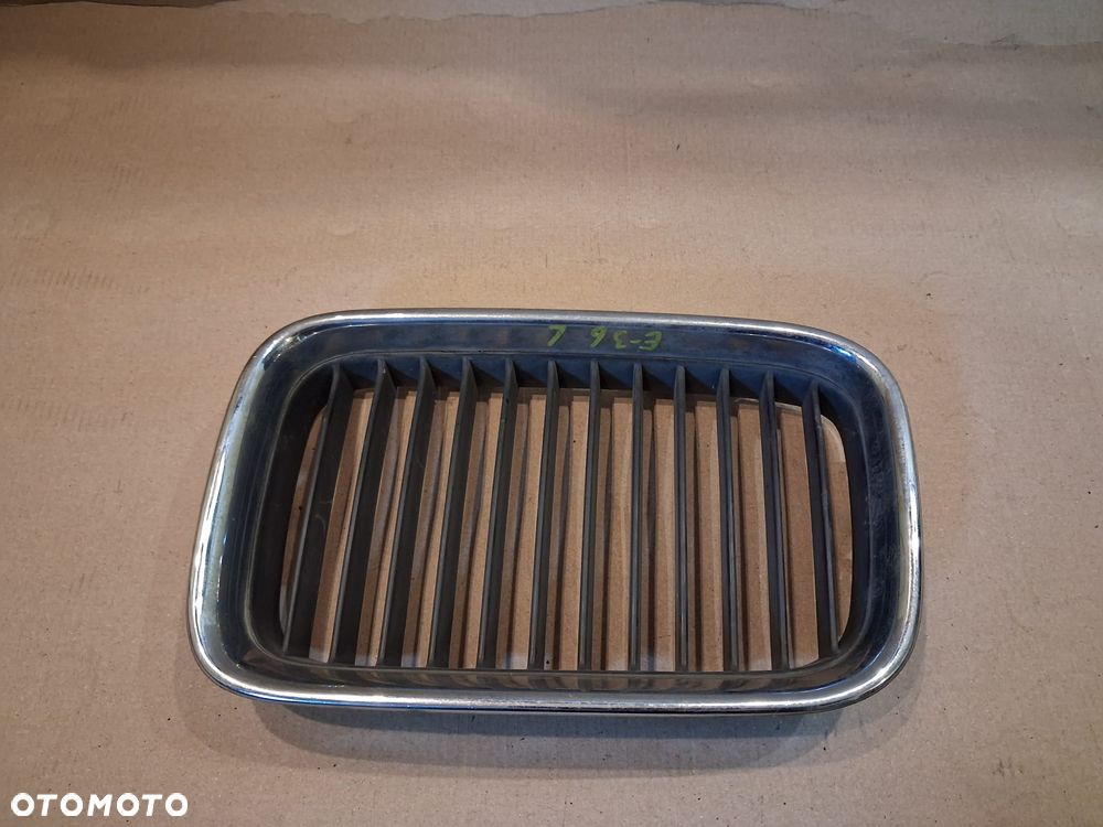 Atrapa grill BMW E36 seria 3  5113-8122 prawa lewa - 5