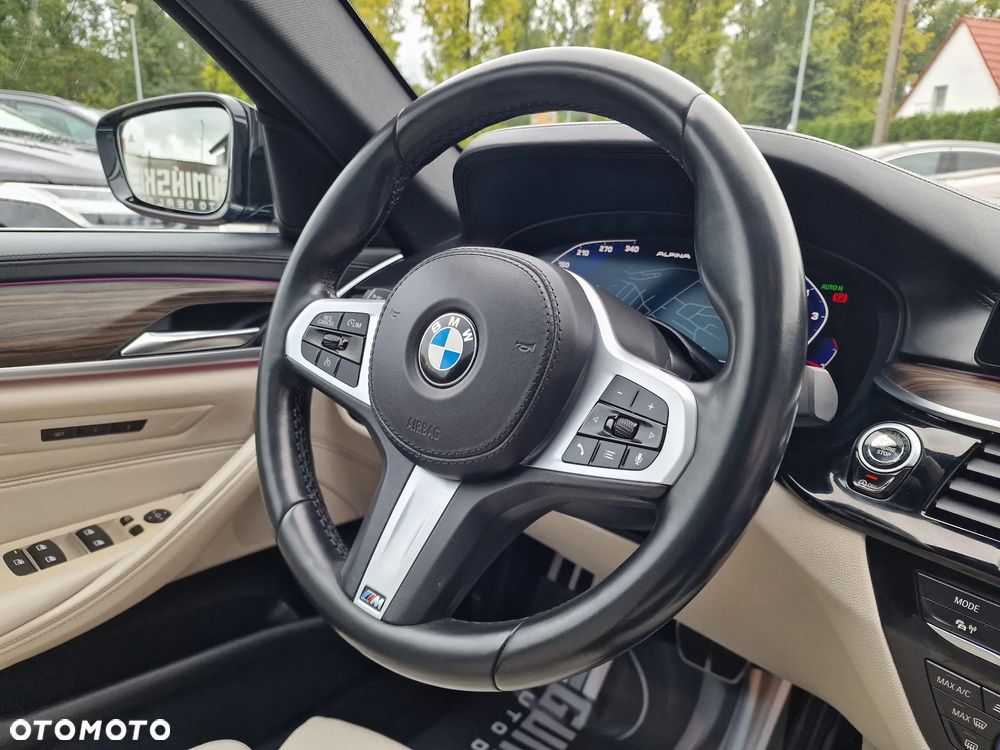 BMW Seria 5 520i Touring M Sport Edition - 34