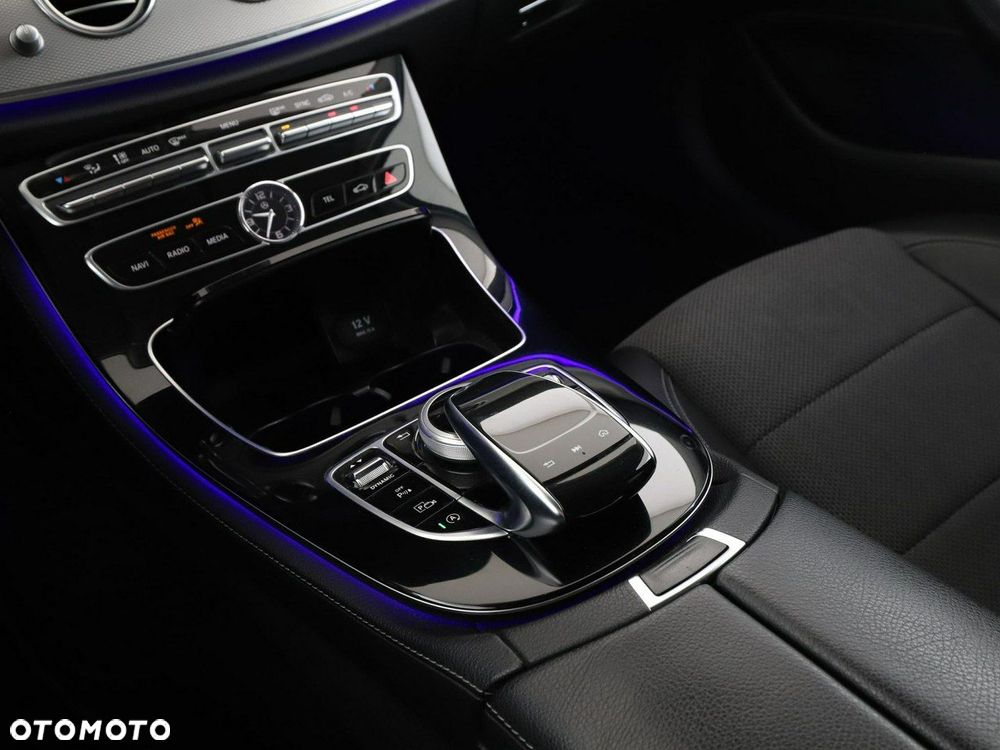 Mercedes-Benz Klasa E 220 d Avantgarde - 32