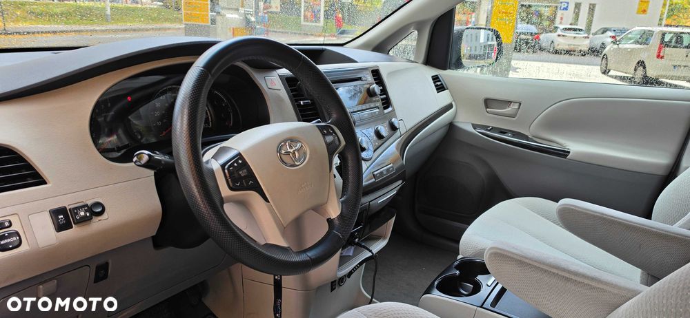 Toyota Sienna - 5