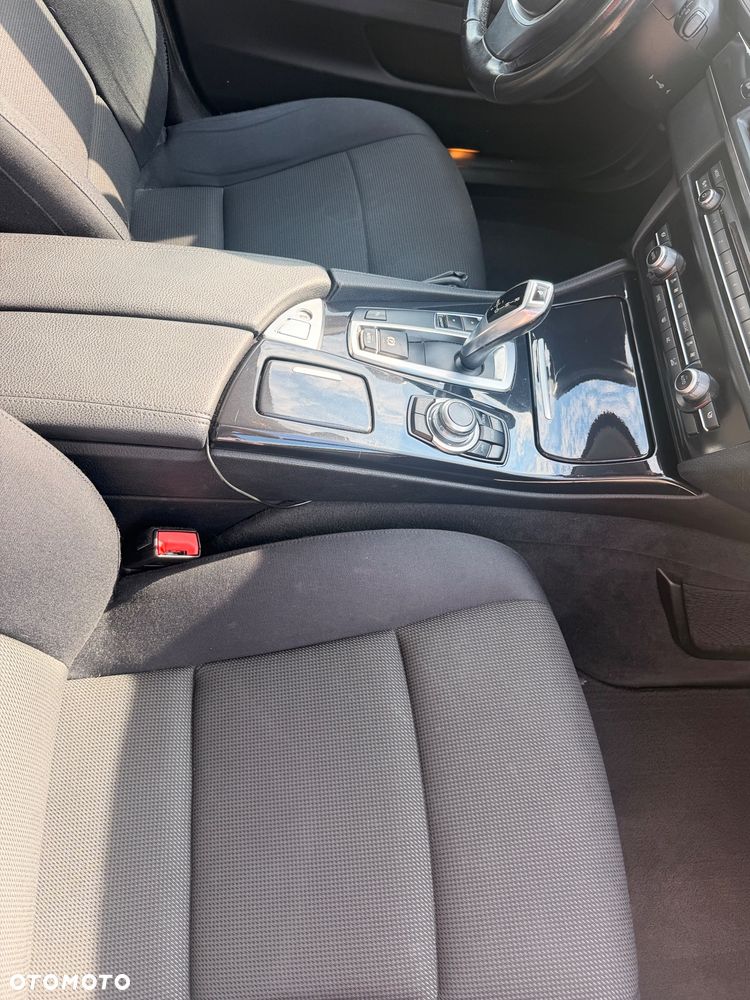 BMW Seria 5 518d - 13