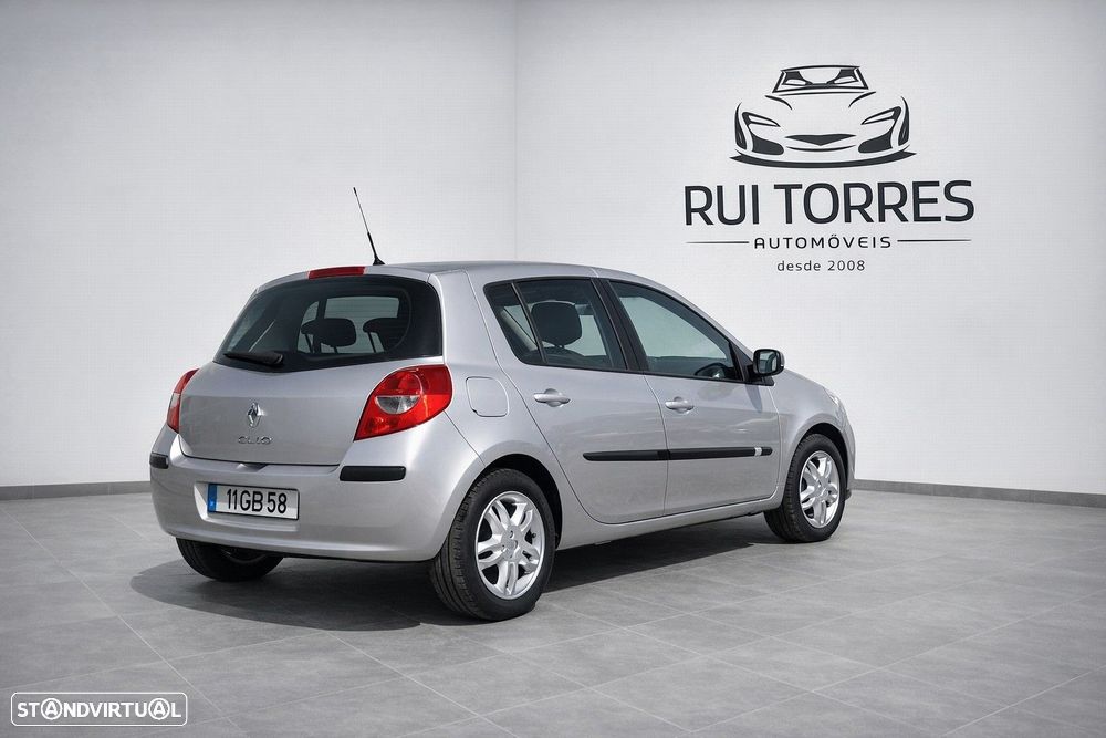 Renault Clio 1.2 16V Confort - 9
