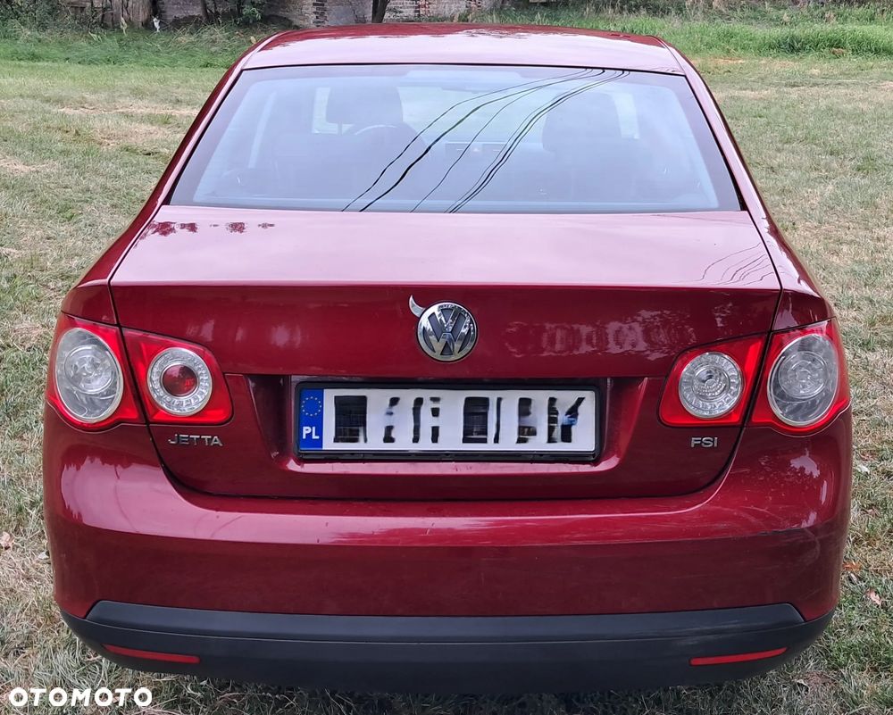 Volkswagen Jetta 1.6 FSI Trendline - 6