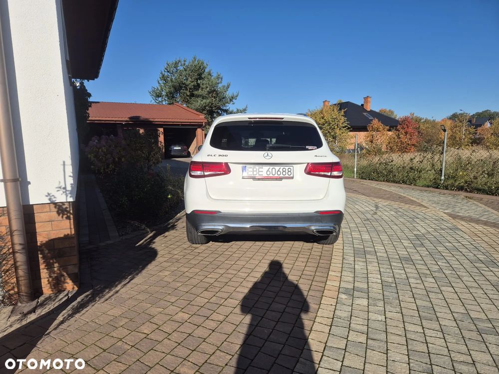 Mercedes-Benz GLC 300 4-Matic - 4