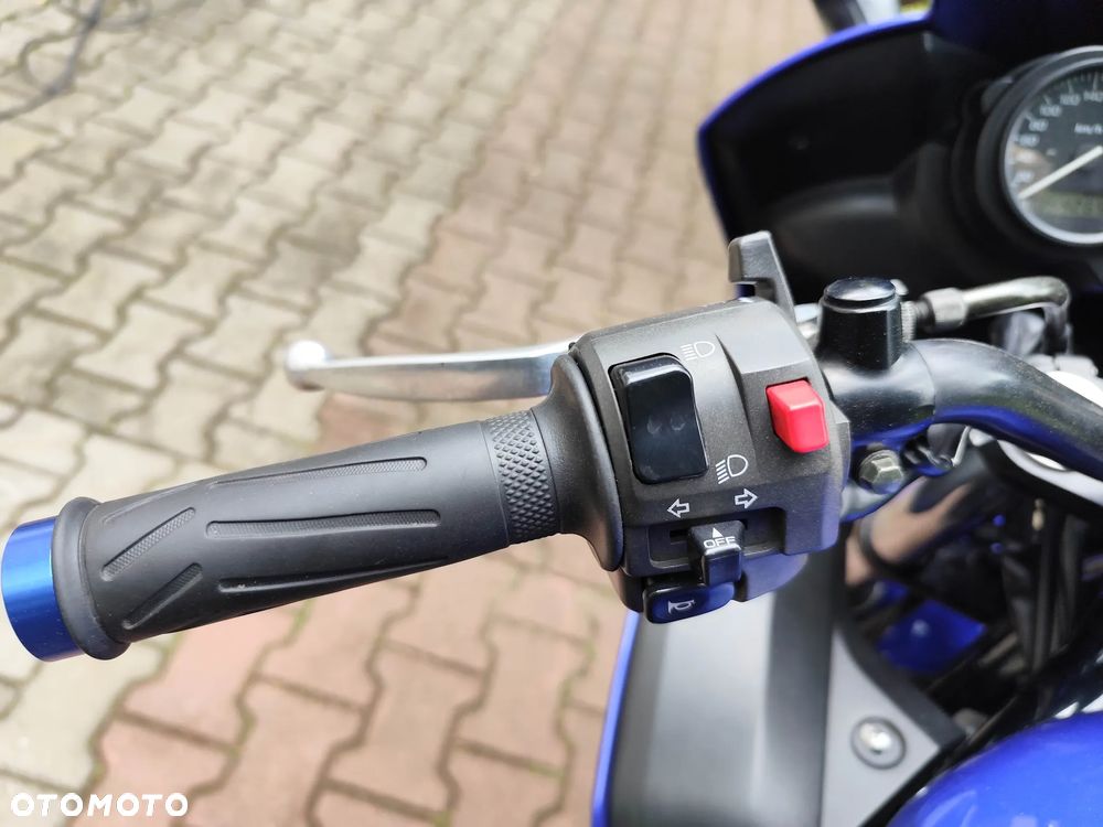 Yamaha FZS - 24