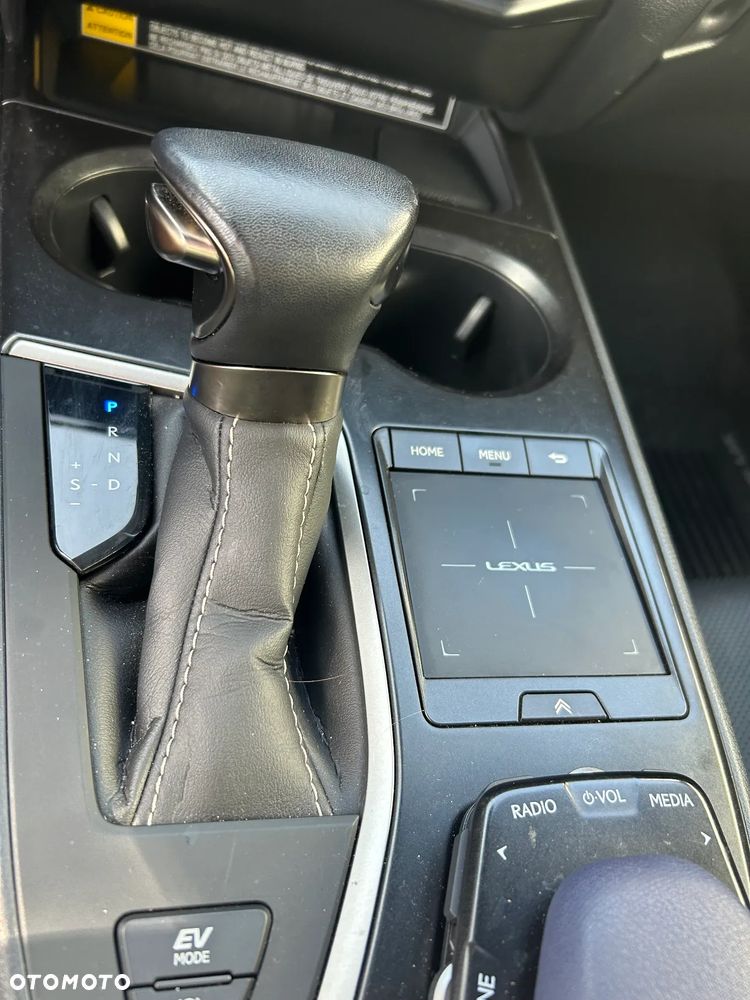 Lexus UX 250h Elegance AWD - 12