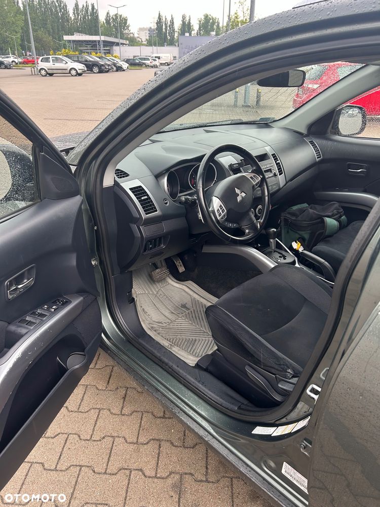Mitsubishi Outlander 3.0 V6 XLS - 12