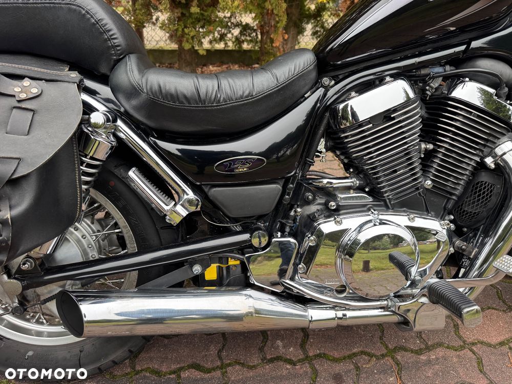 Suzuki Intruder - 11