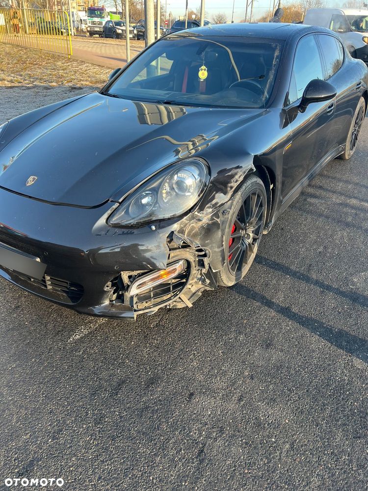 Porsche Panamera GTS - 9