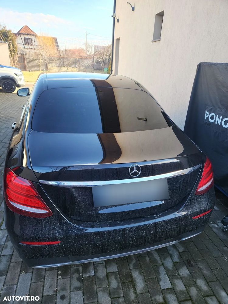 Mercedes-Benz E 220 d 4MATIC 9G-TRONIC AMG Line - 1