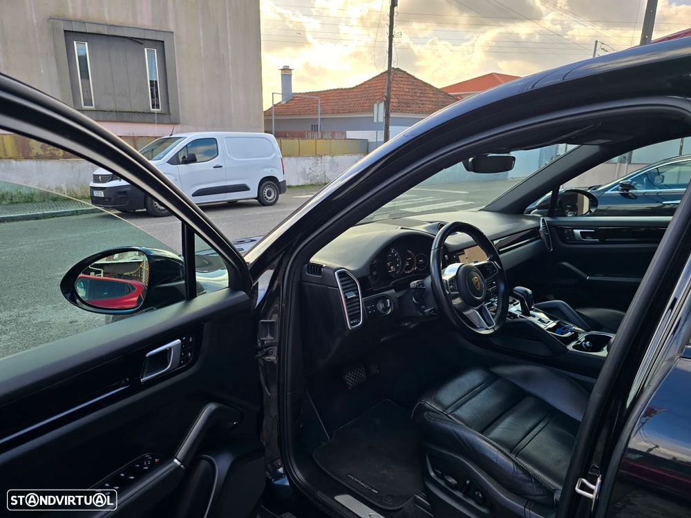 Porsche Cayenne Coupé E-Hybrid - 9