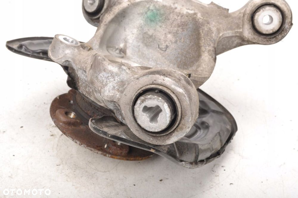 MERCEDES W177 PIASTA ZWROTNICA LEWY TYŁ - 5