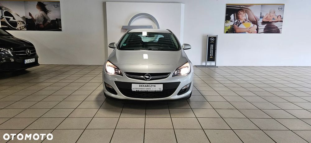 Opel Astra 2014 photo 2