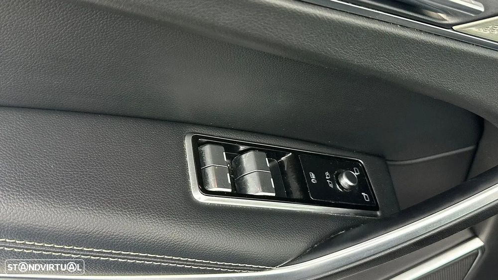 Jaguar F-Pace 2.0 P400e AWD R-Dynamic Black - 28