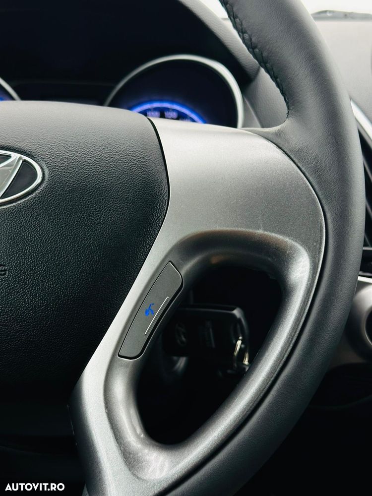 Hyundai ix35 1.7 CRDI 2WD blue Finale Gold - 24