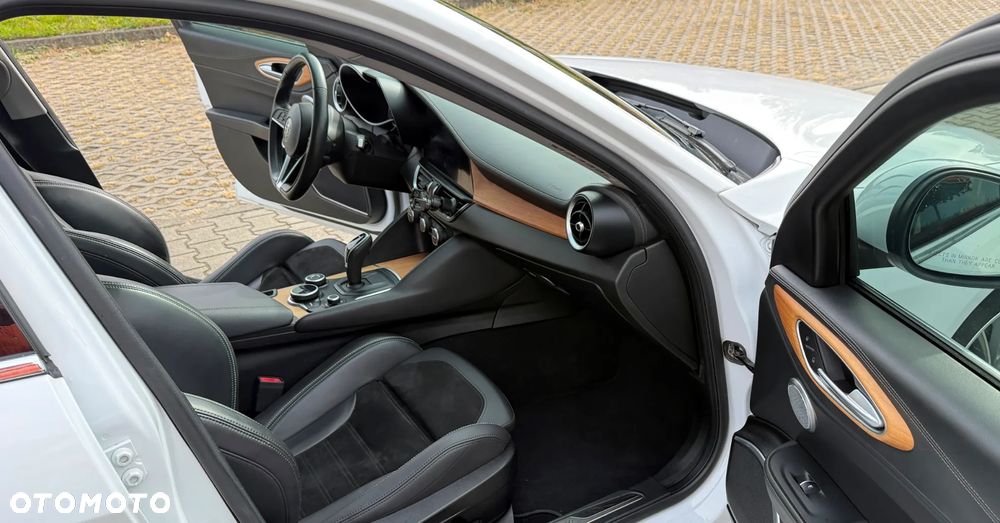 Alfa Romeo Giulia 2.0 Turbo 16V AT8 Veloce - 28