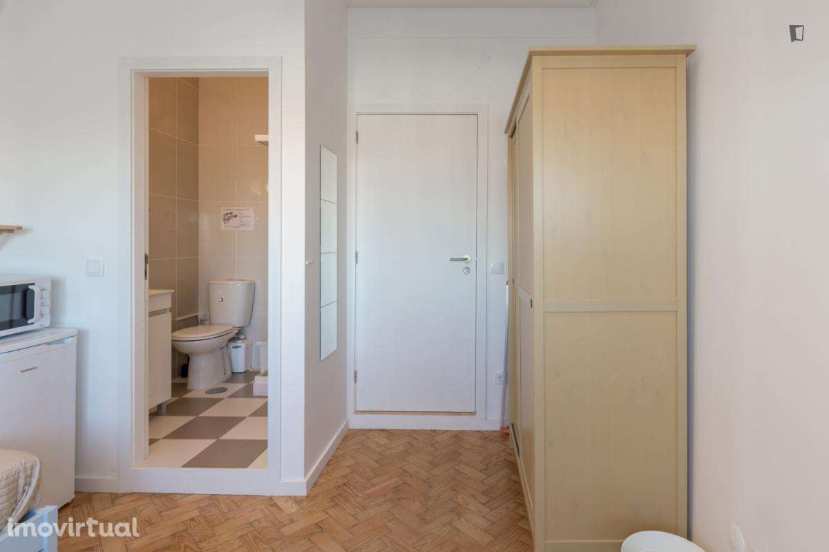 Quarto - localizado em Paranhos Porto - Grande imagem: 3/13