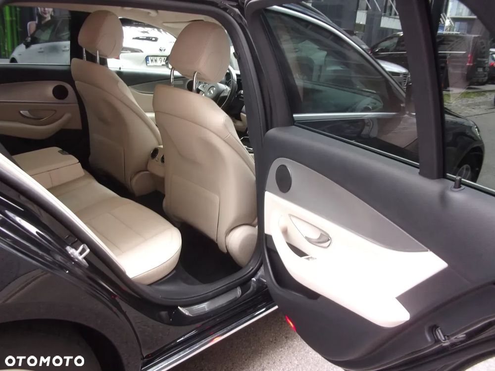 Mercedes-Benz Klasa E 220 d 4-Matic 9G-TRONIC - 20