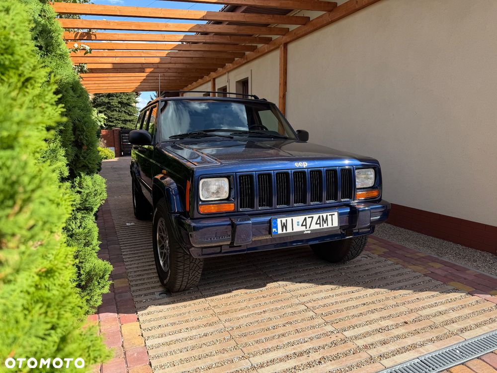 Jeep Cherokee - 16