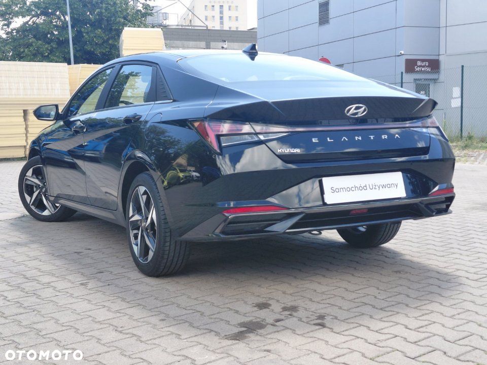 Hyundai Elantra - 4