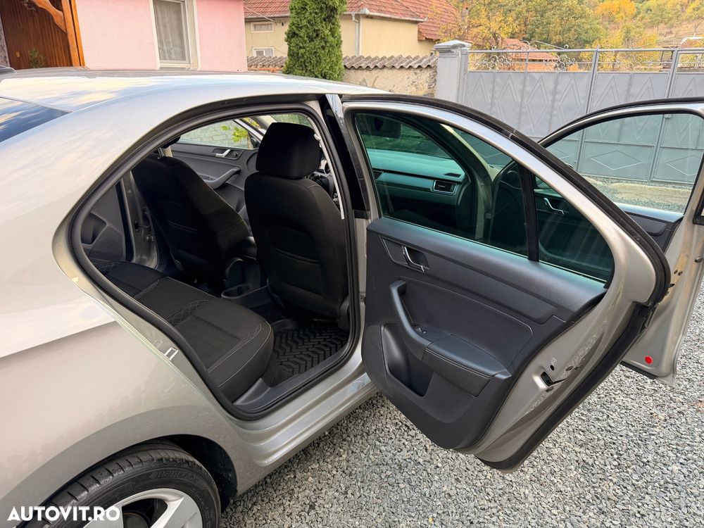 Skoda RAPID 1.2 TSI Style - 7
