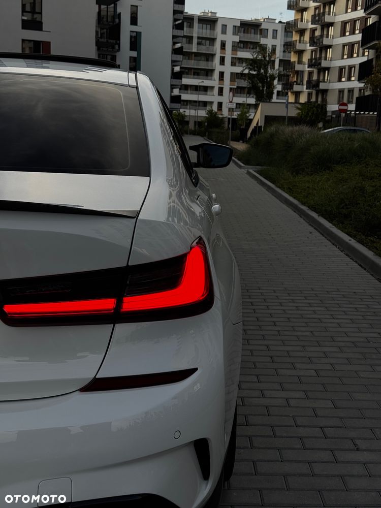 BMW Seria 3 330i xDrive M Sport - 9