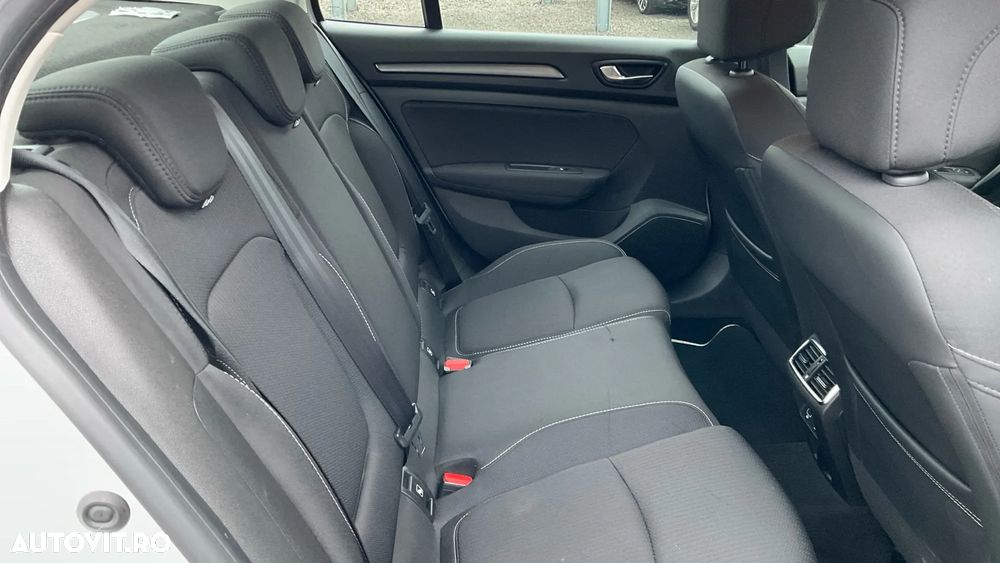 Renault Megane TCE 140 EDC Techno - 19