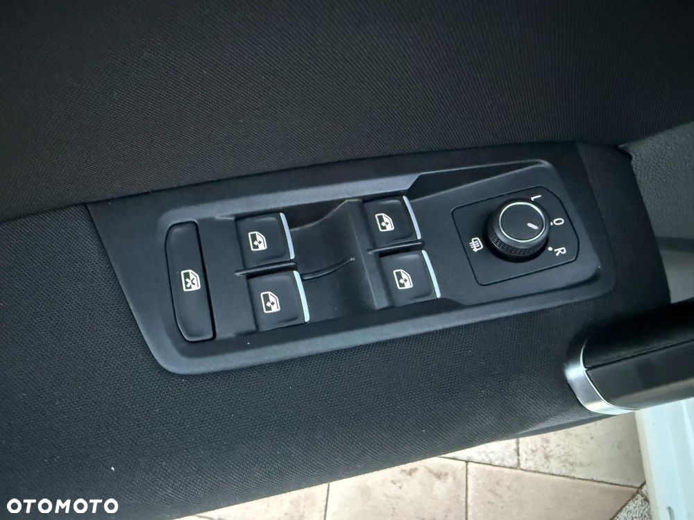 Volkswagen Touran 2.0 TDI SCR DSG Comfortline - 13