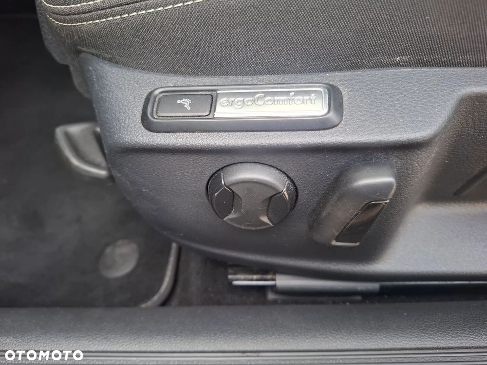Volkswagen Passat 2.0 TDI SCR Elegance - 11