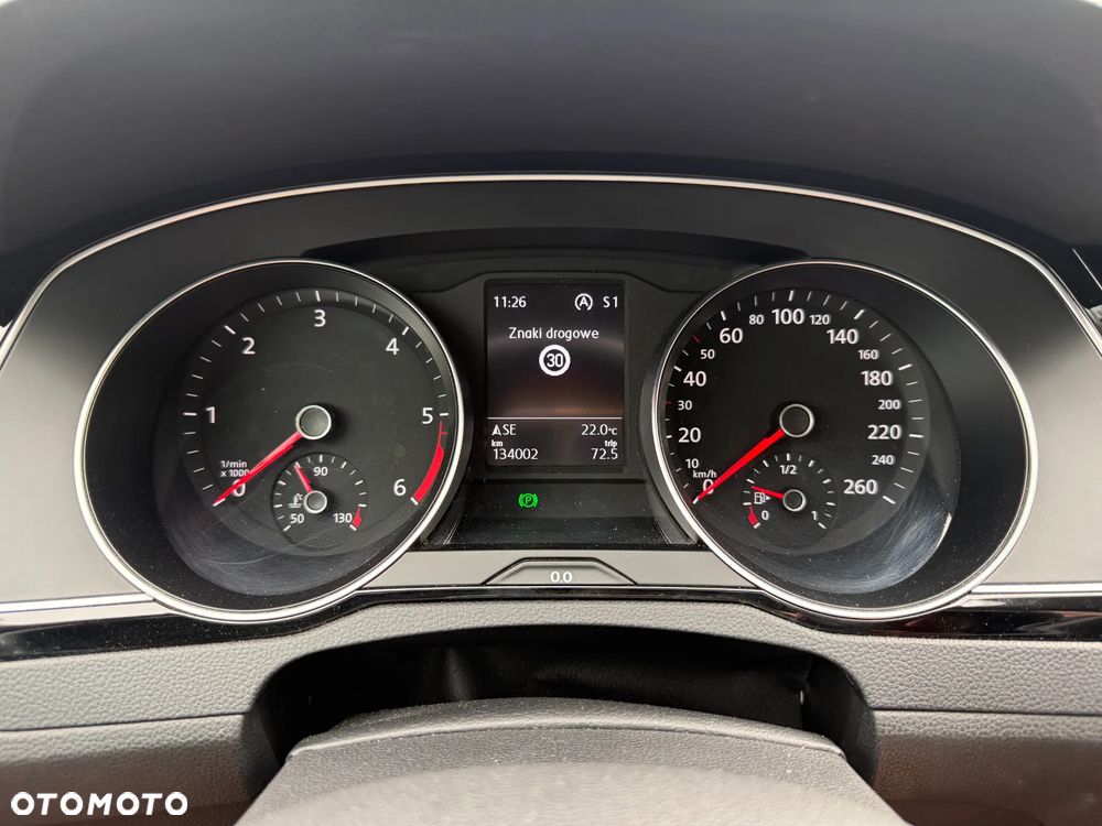 Volkswagen Passat 2.0 TDI Business DSG - 24
