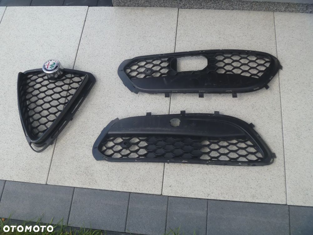 ALFA ROMEO STELVIO ATRAPA CHŁODNICY KRATKA ORYGINAŁ IGŁA 156144237