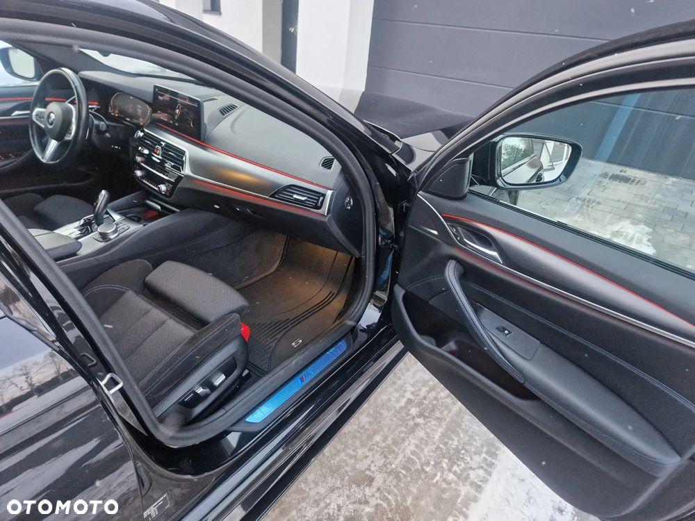 BMW Seria 5 520d xDrive - 11