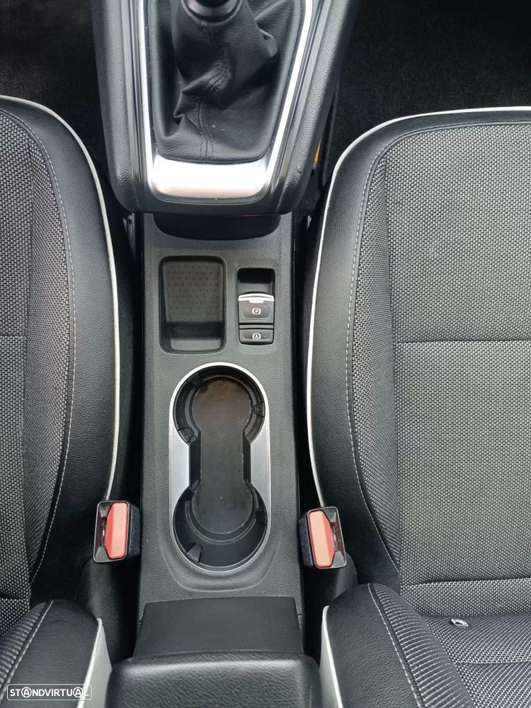 Renault Captur TCe 100 INTENS - 24