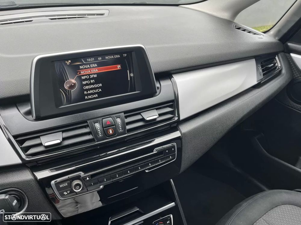 BMW 218 Active Tourer d Line Sport - 36