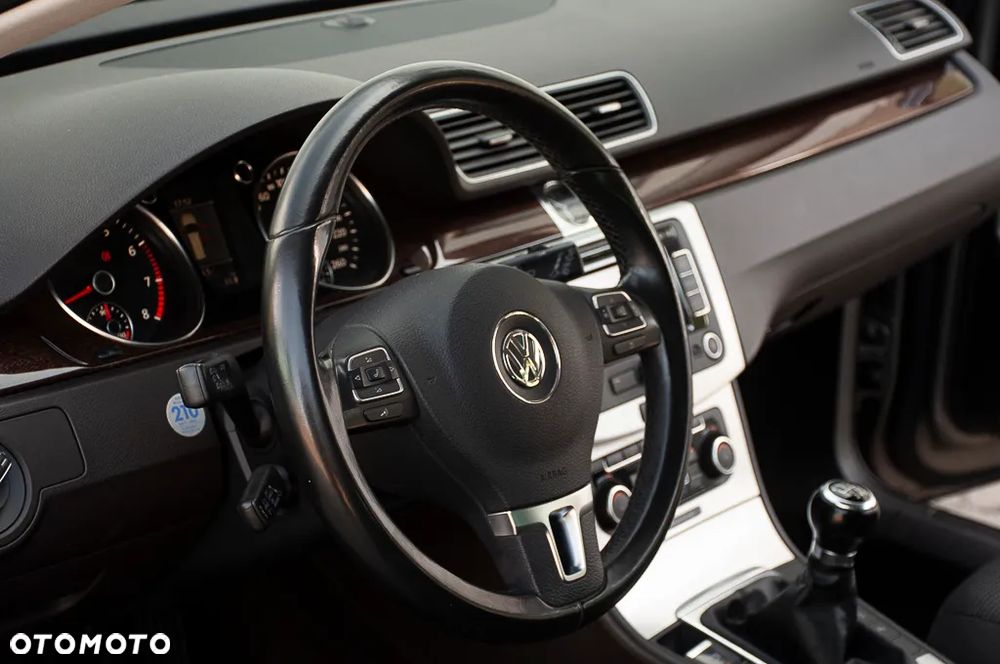 Volkswagen Passat 1.8 TSI Exclusive - 36