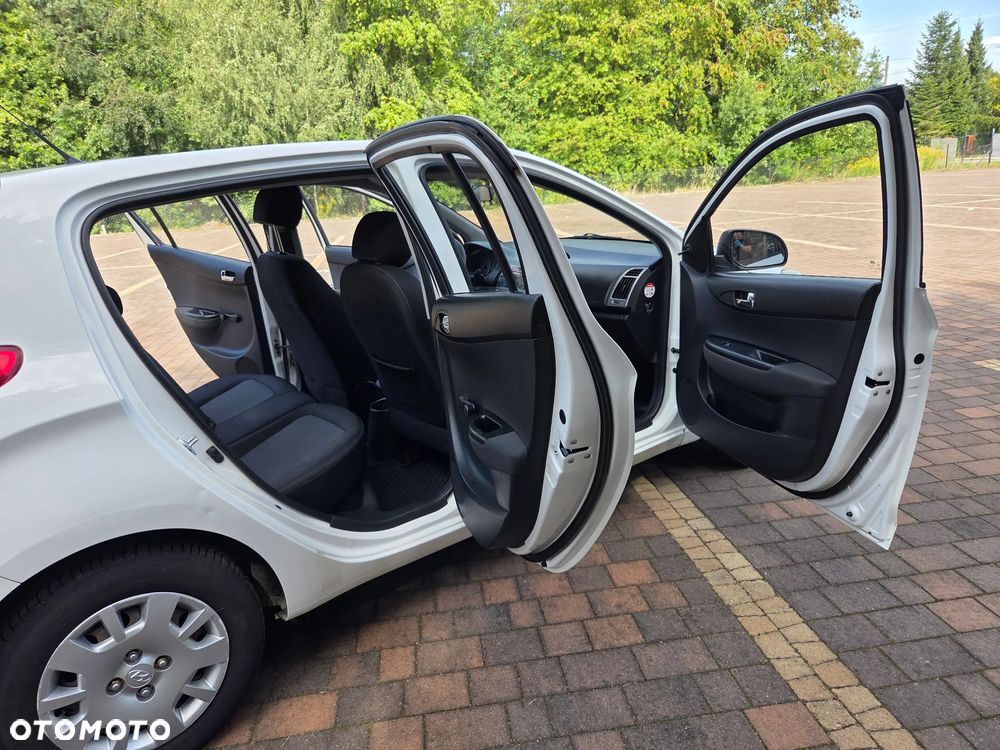Hyundai i20 - 20