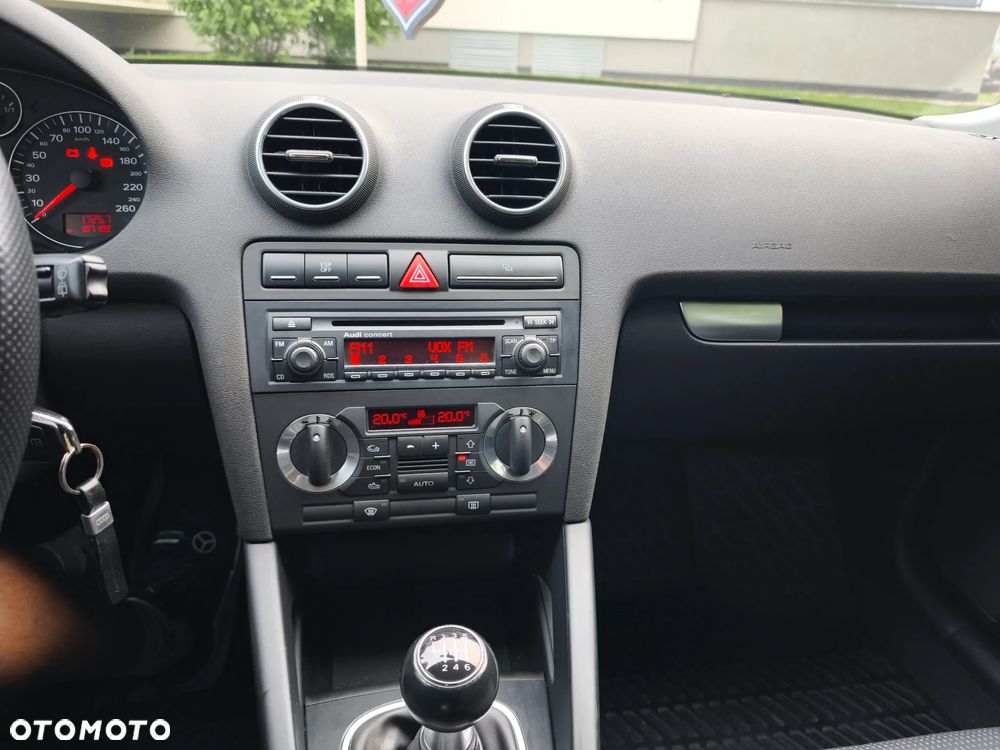 Audi A3 Sportback 1.6 FSI Ambition - 12