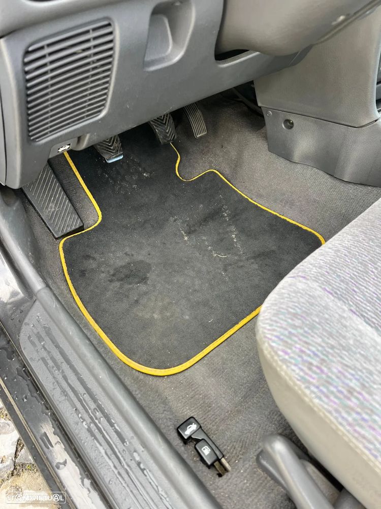 Mitsubishi Lancer 1300 GLXi - 15