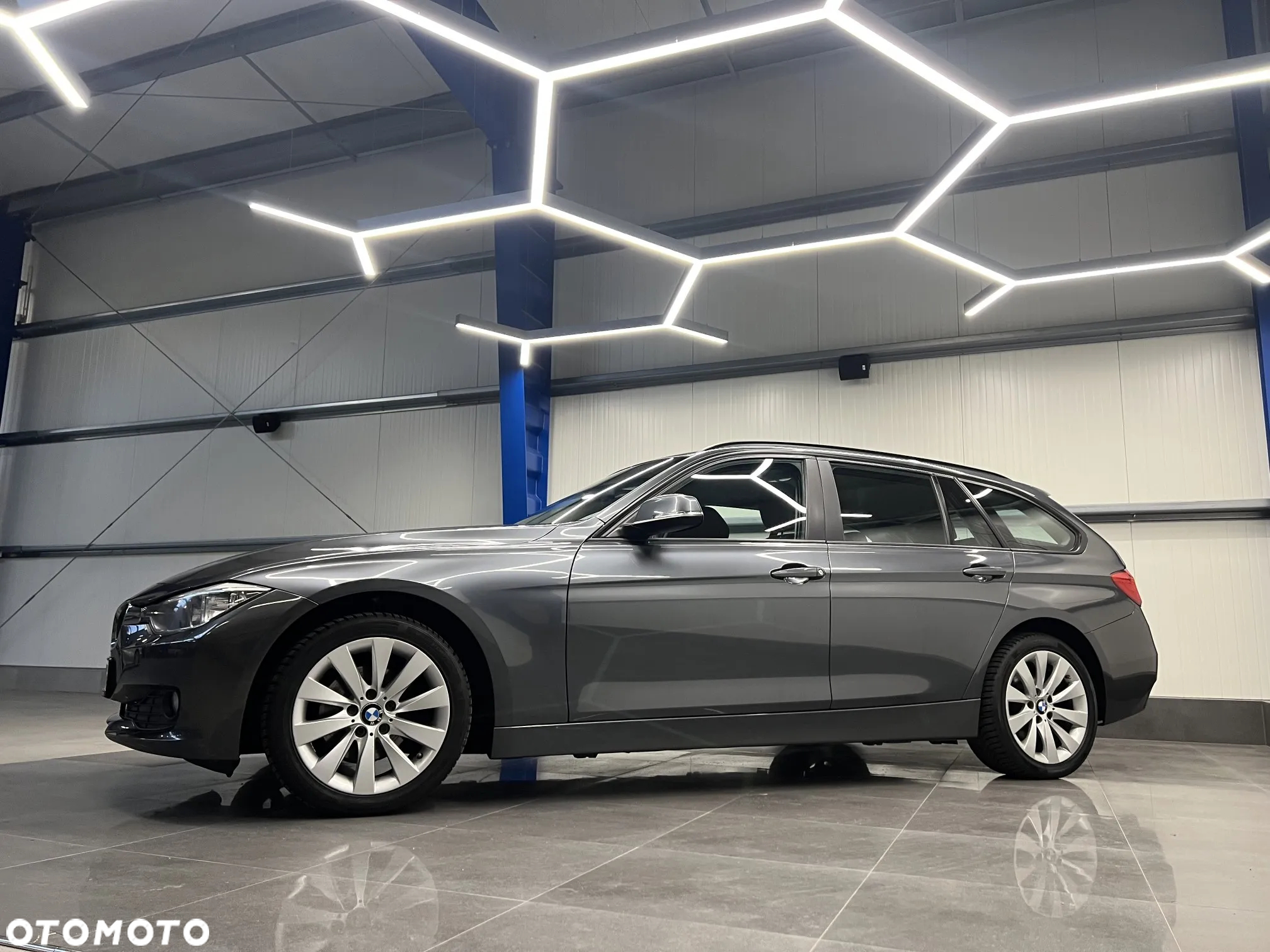 BMW Seria 3 318d DPF Touring - 4