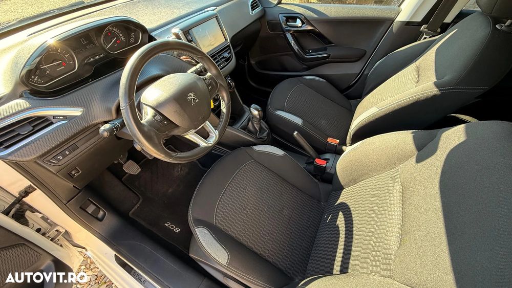 Peugeot 208 PureTech 82 Style - 12