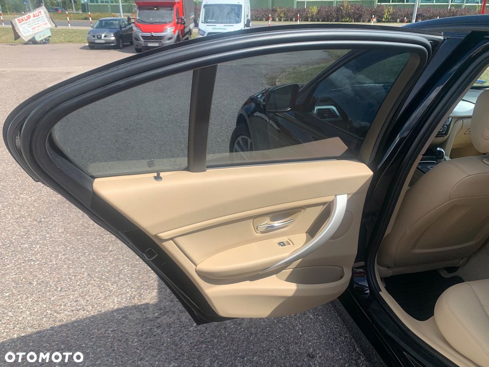 BMW Seria 3 320i Edition M Sport Shadow - 17