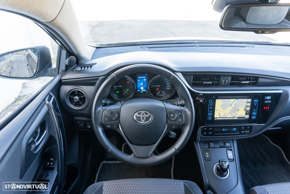 Toyota Auris 1.8 HSD Comfort +P.Sport+Navi - 25