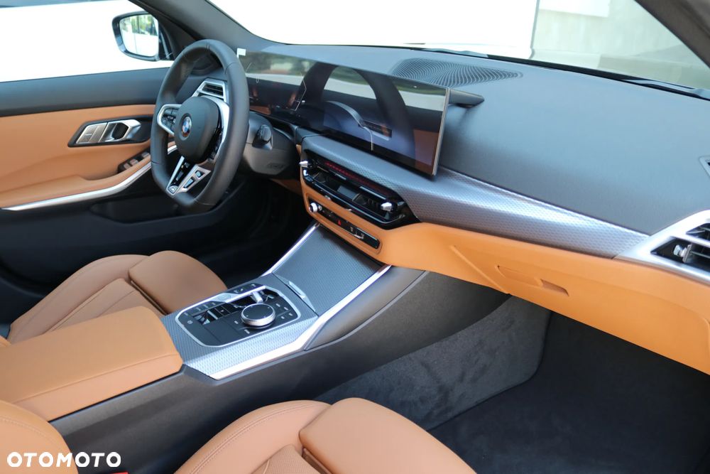 BMW Seria 3 330i xDrive - 28