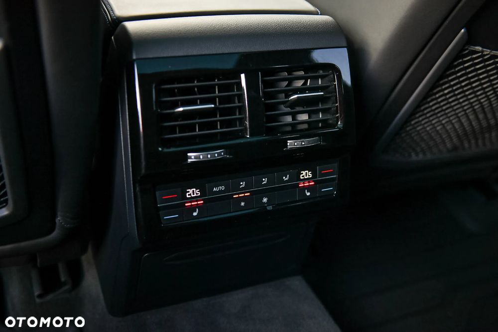 Volkswagen Touareg - 16