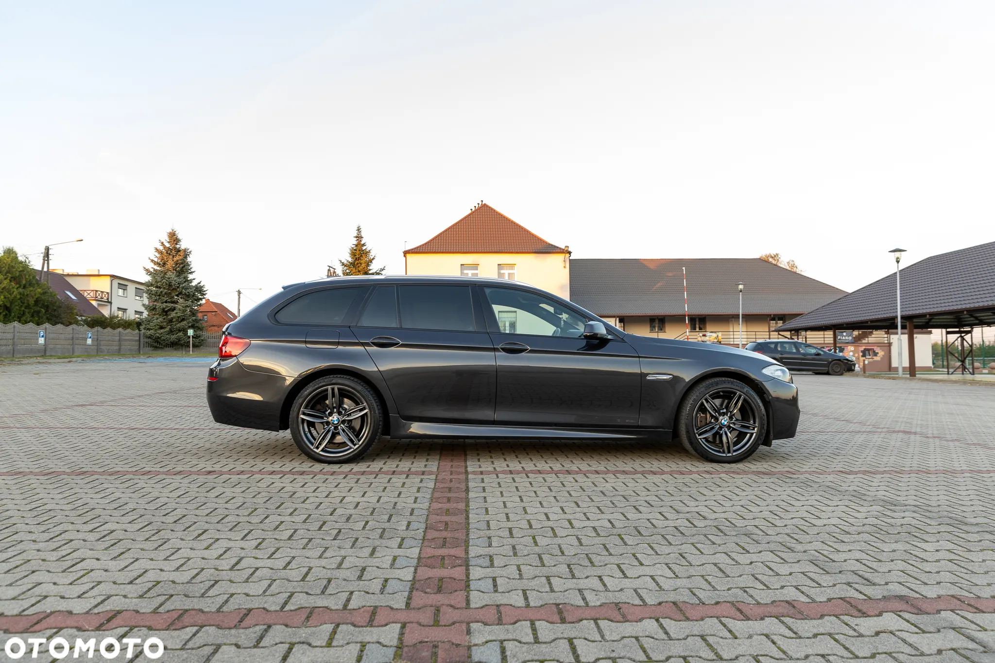 BMW Seria 5 530d xDrive - 14