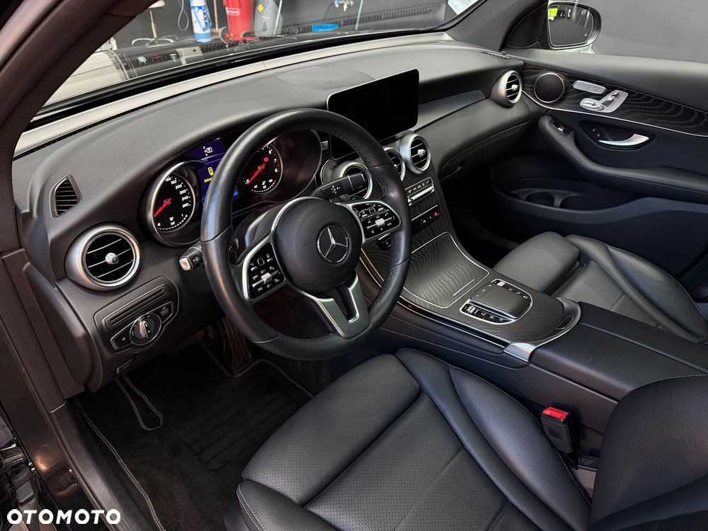 Mercedes-Benz GLC 300 4Matic 9G-TRONIC AMG Line - 12