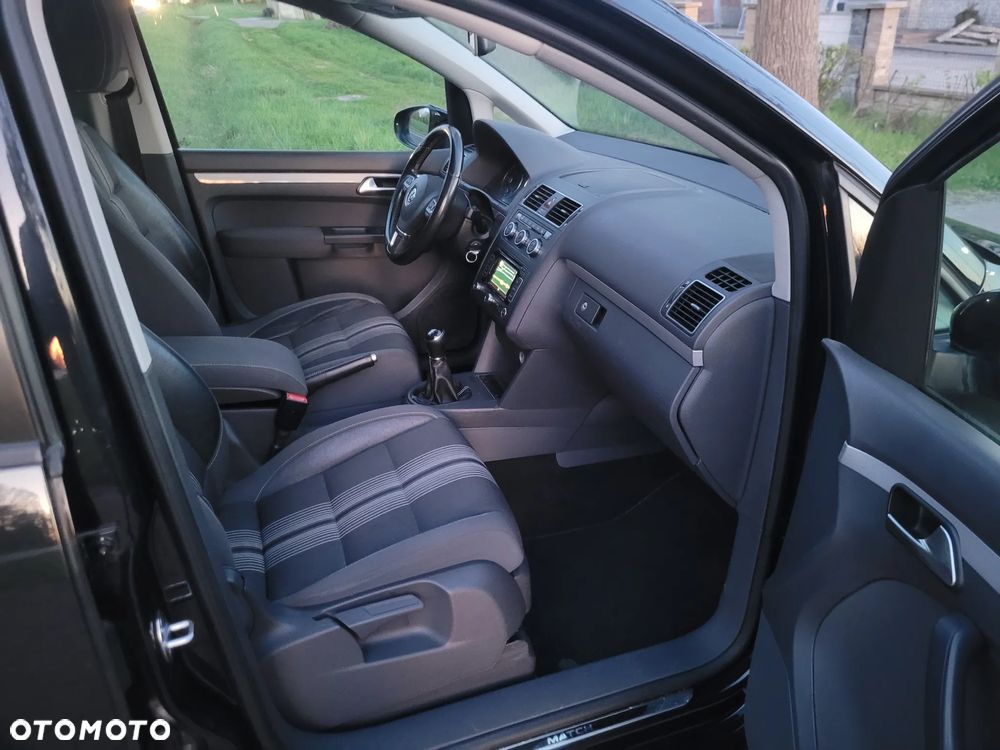 Volkswagen Touran 2.0 TDI DPF MATCH - 11