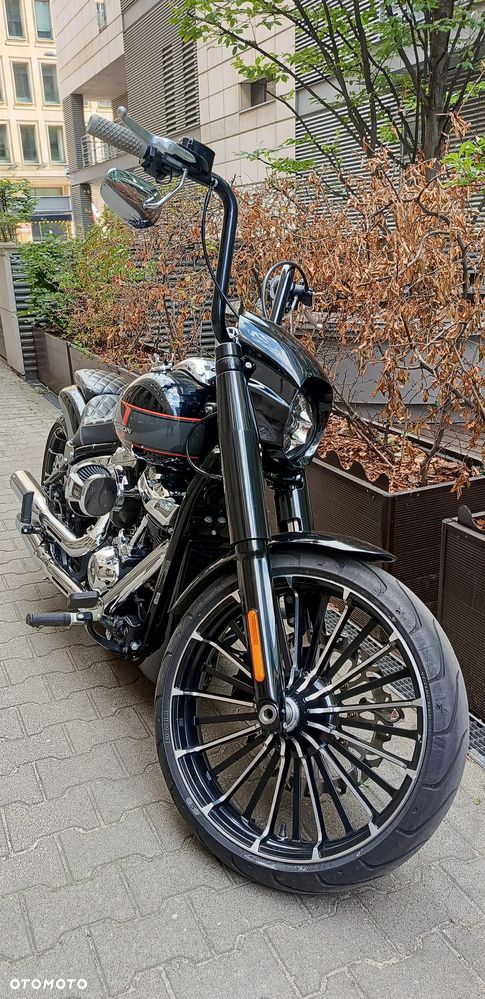 Harley-Davidson Softail Breakout - 9